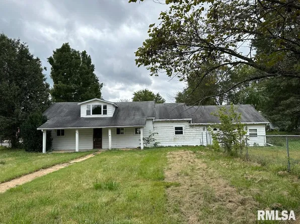 814 McKinley St, Benton, IL 62812