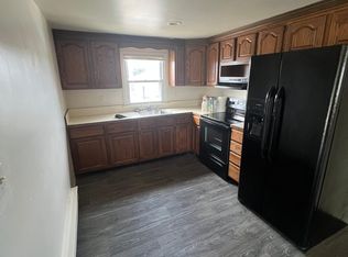 11 Venetian Blvd, Lindenhurst, NY 11757