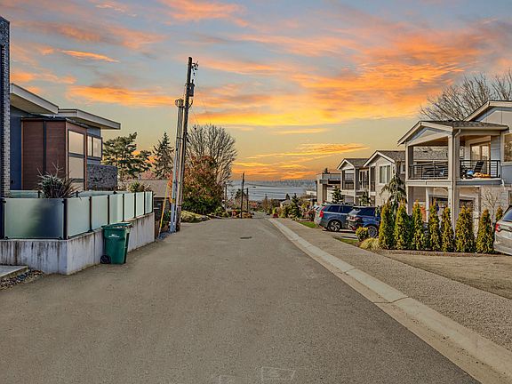 2nd image of 10324 NE 65th Way