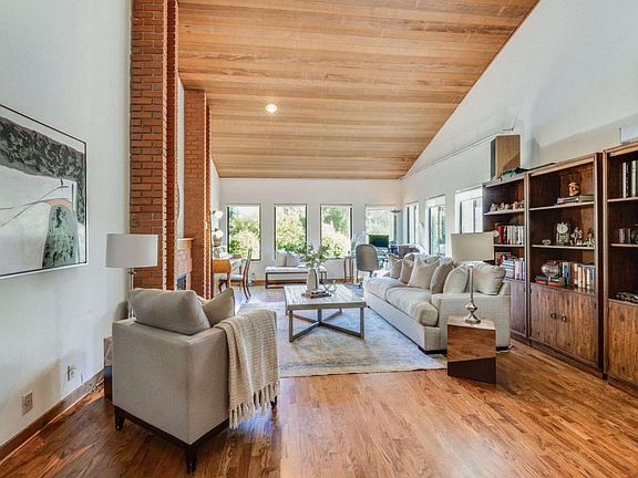 2nd image of 10675 Clubhouse Ln