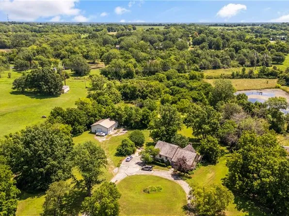 1613 N Madison St, Raymore, MO 64083