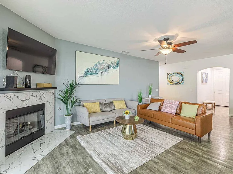 37058 Alton Dr — Photo 3