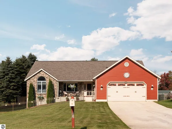4189 Morel Dr, Cadillac, MI 49601