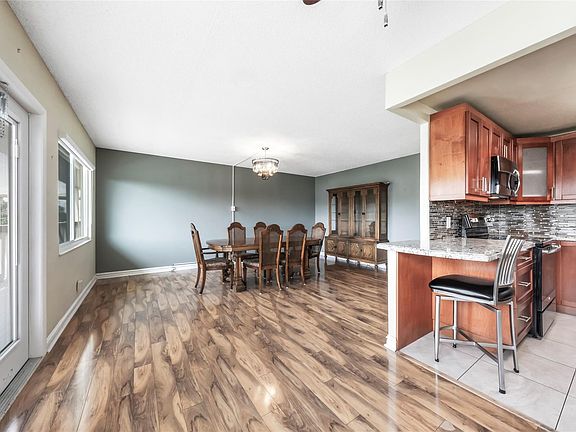 5th image of 404 Richmond A #404