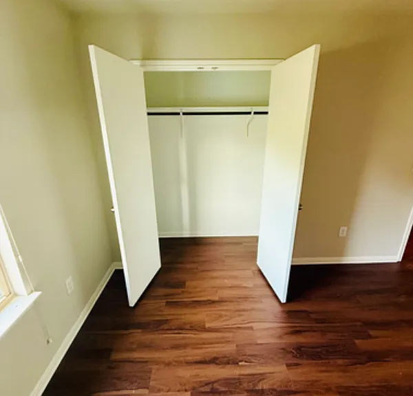 400 Eagle Brook Ln — Photo 10