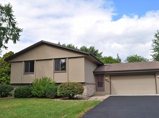 17398 Barberry Cir, Eden Prairie, MN 55346