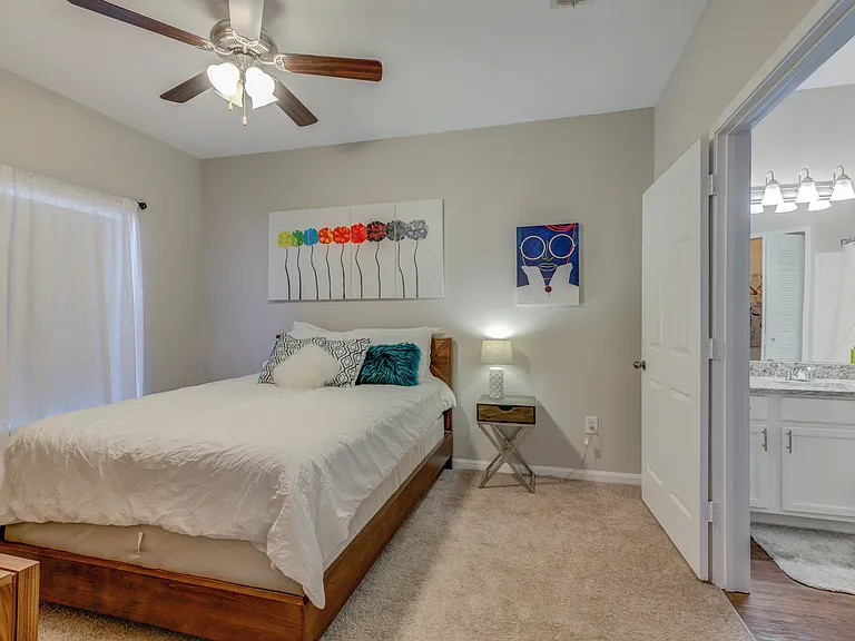 Water's Edge Apartment Homes — Photo 16