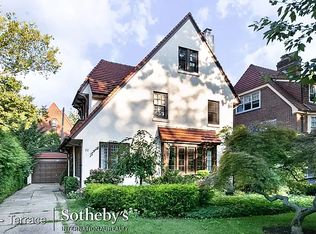 52 Tennis Pl, Forest Hills Gardens, NY 11375