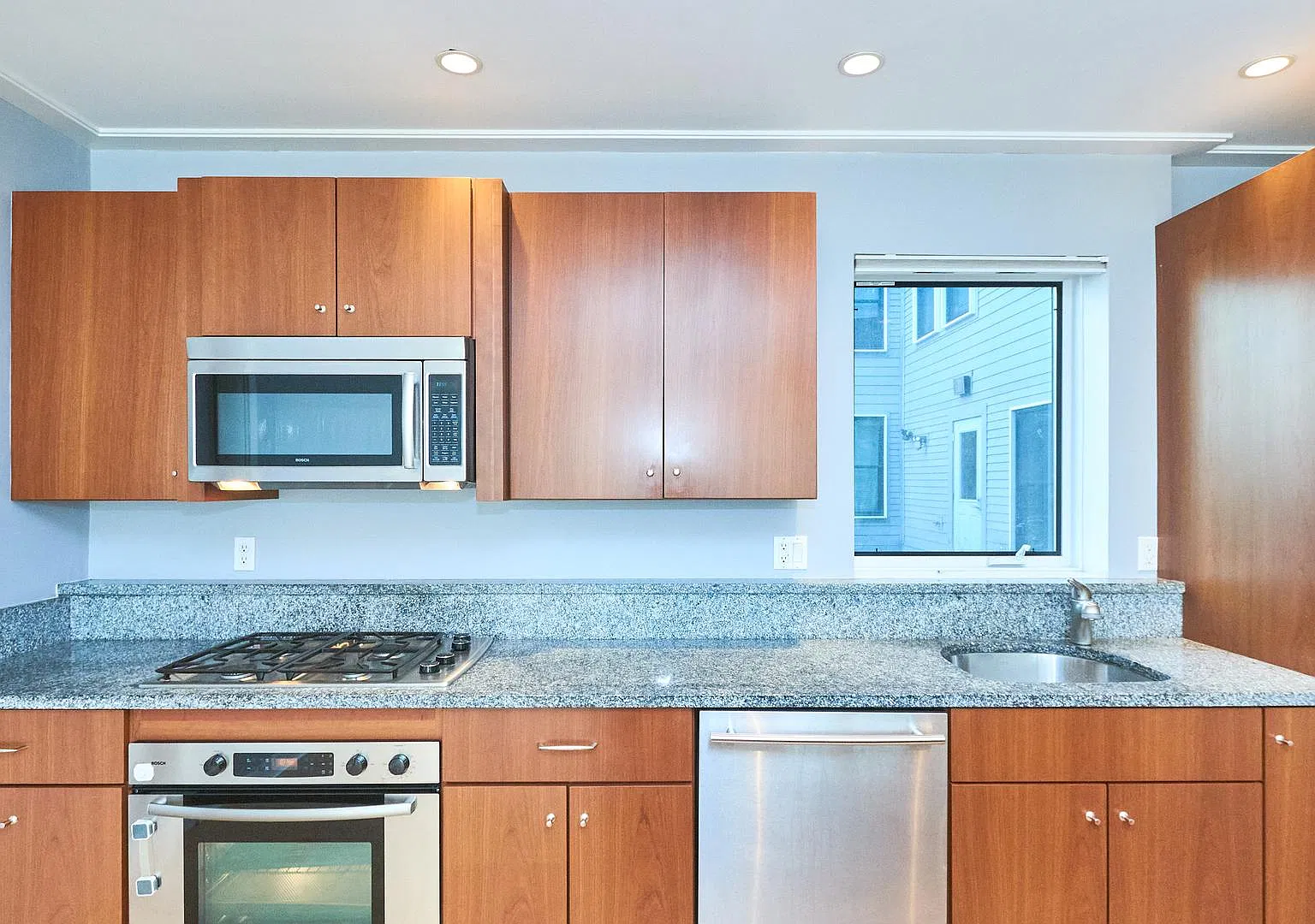 2 bed, 1200 sqft, $4,500 — Photo 3
