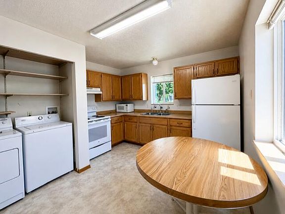 3rd image of 205 13th Ave S