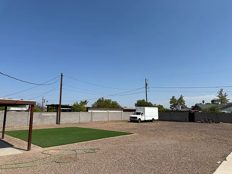3215 E Sunnyside Ln — Photo 25