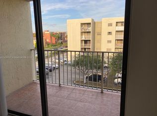 8185 NW 7th St APT 420, Miami, FL 33126
