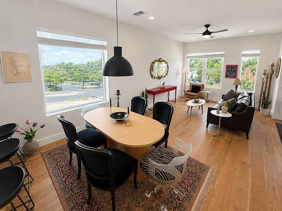 4th image of 2108 Rosewood Ave #B