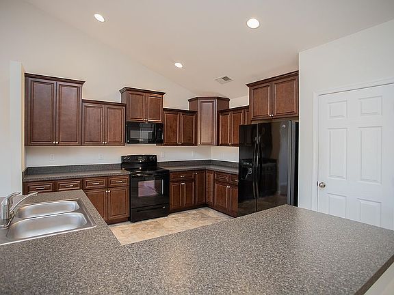 4th image of 188 Stratford Pl