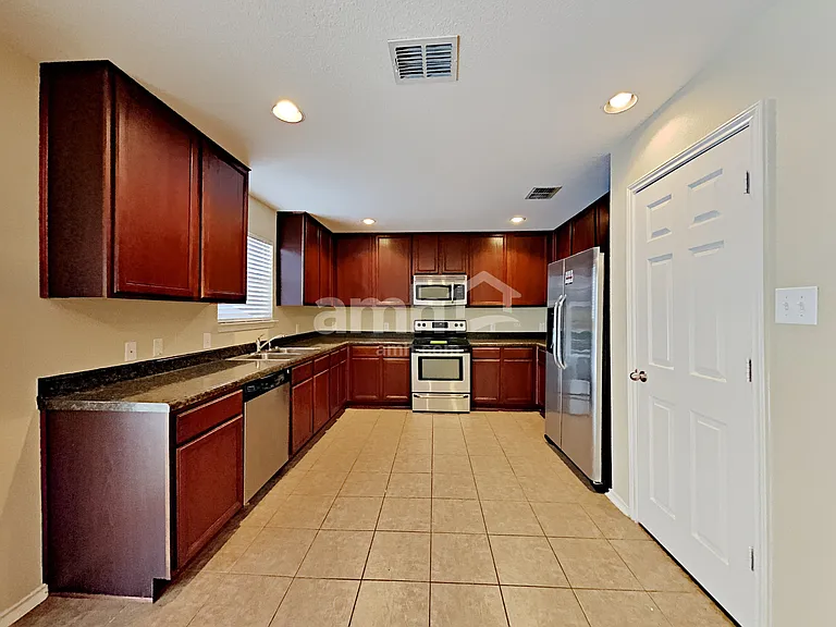 455 Dolly Dr — Photo 3