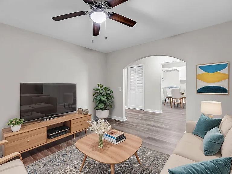 2220 Van Buren Ave — Photo 10