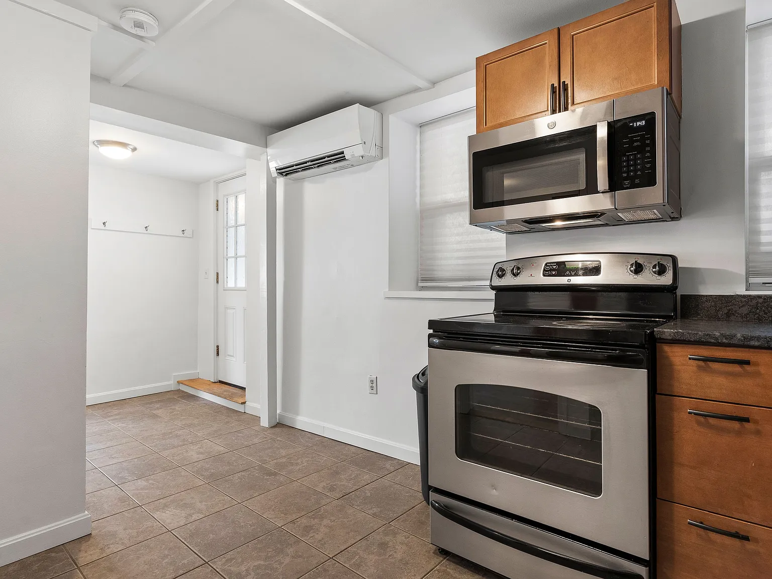 1 bed, 1.0 bath, 600 sqft, $2,000 — Photo 2