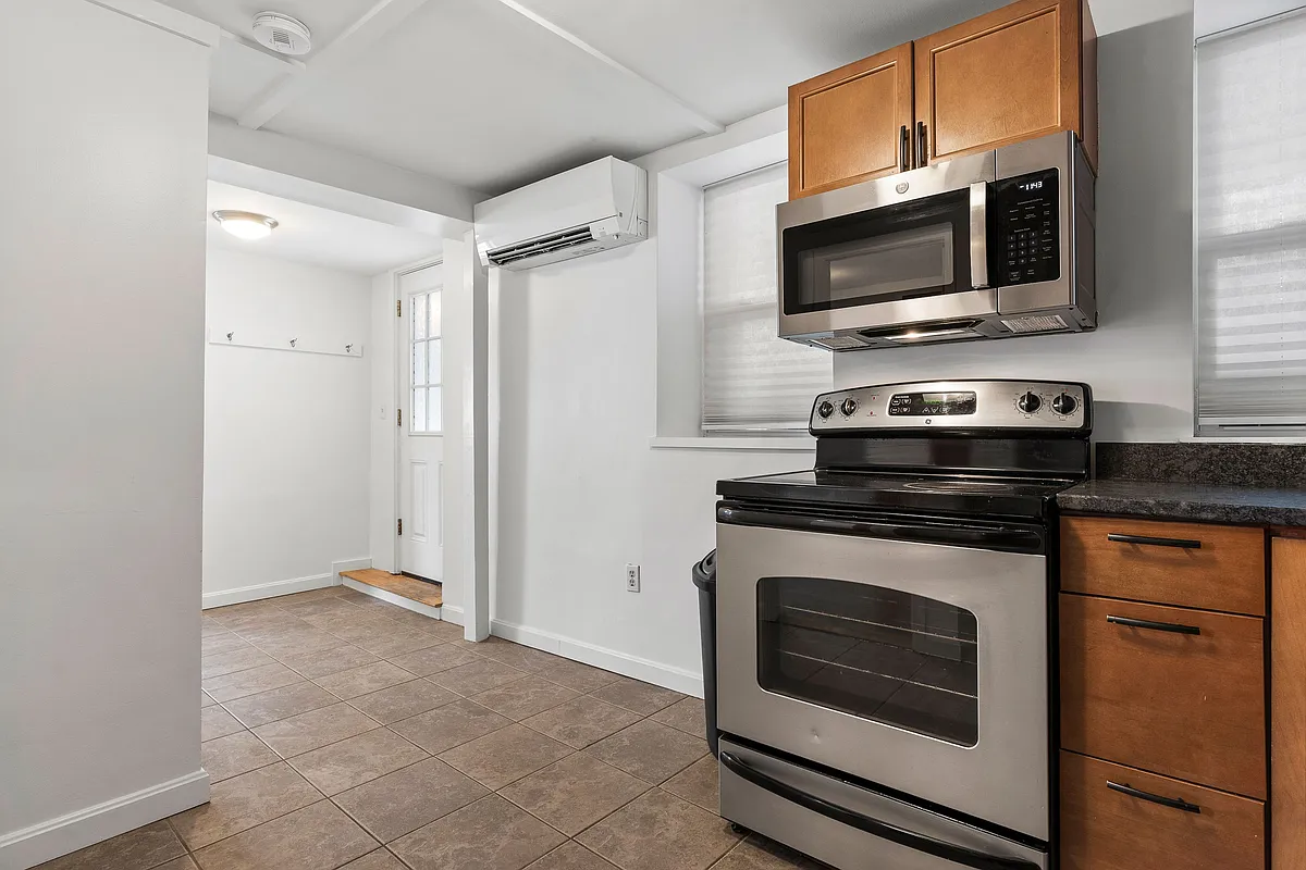 Electric Range & Microwave - 24 Mountfort St #1