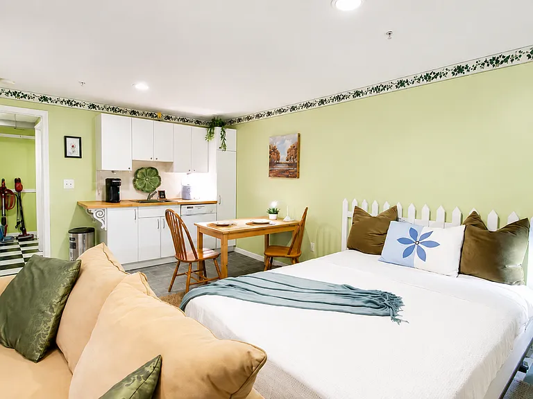 647 Lucky Leaf Cir #B — Photo 4