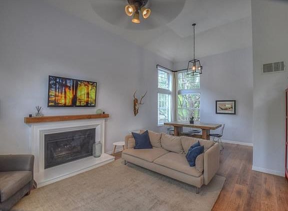 Living/dining area