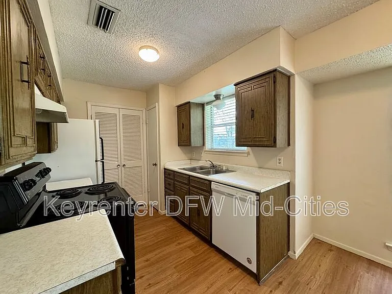 338 Beatty Dr — Photo 4