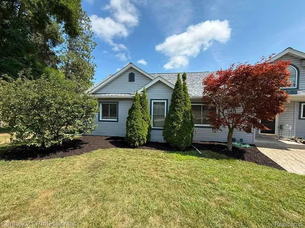 3251 Mann Rd, Clarkston, MI 48346