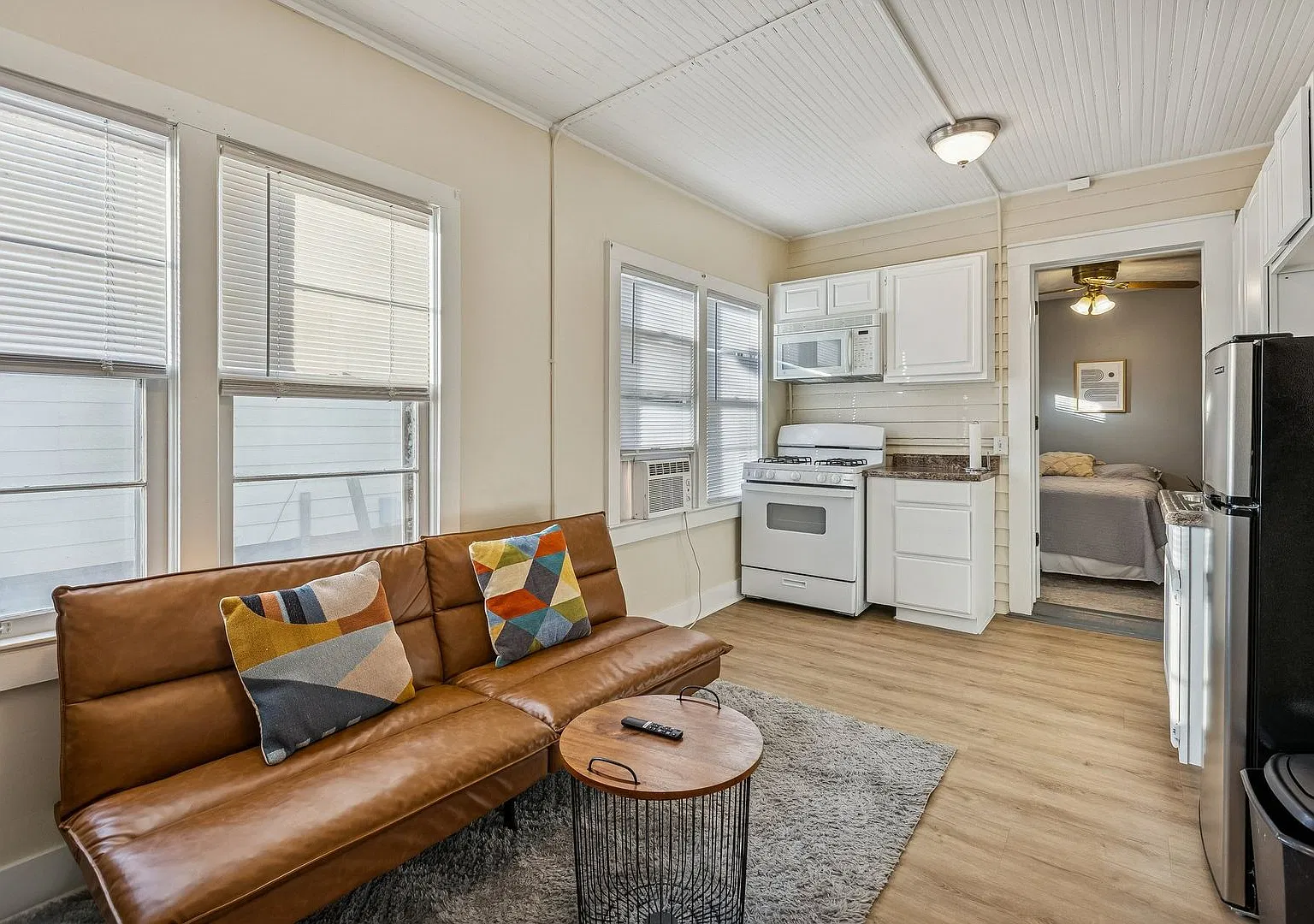 833 Park Ave — Photo 3