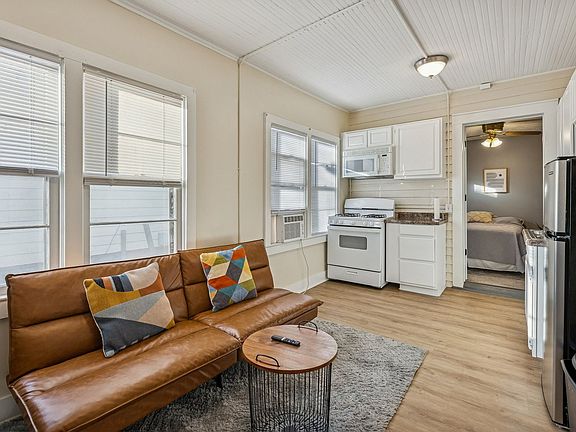3rd image of 833 Park Ave #2