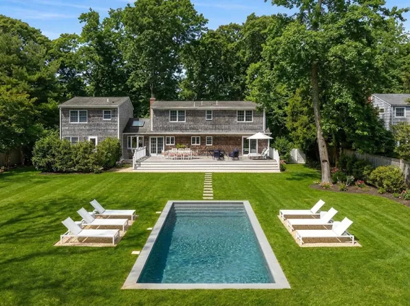 31 Bay Rd, Brookhaven, NY 11719