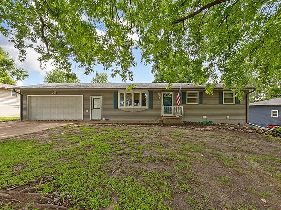 3rd image of 1401 Summer Ln