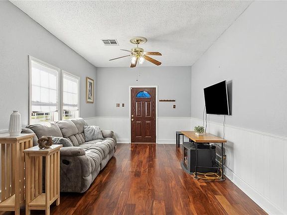 3rd image of 1114 Lesan Dr