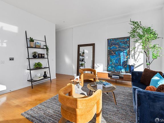 4th image of 317 29th St APT 202