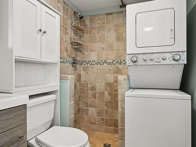 1054 Leyden St — Photo 7