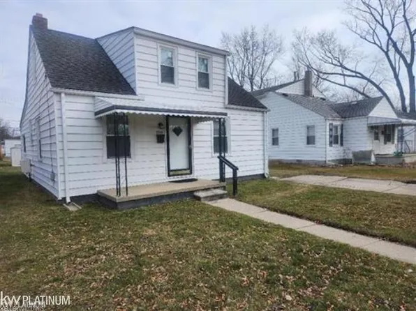 22835 Socia St, Saint Clair Shores, MI 48082