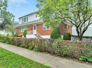 1436 Bay St, Staten Island, NY 10305