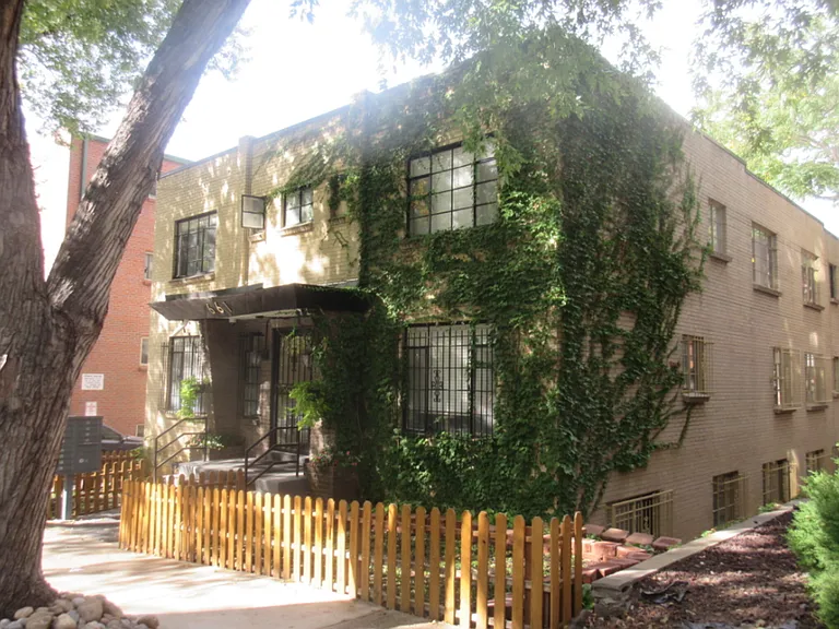 661 N Pearl St — Photo 17