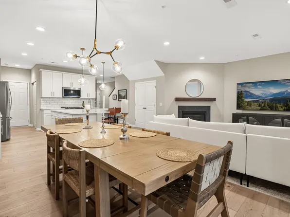7186 Walnut Grove Way N, Maple Grove, MN 55311