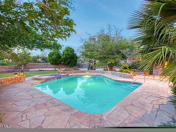 3rd image of 901 Thunderbird Dr