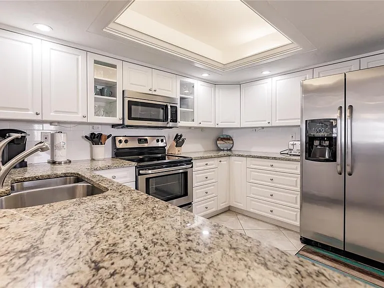 1055 W Peppertree Dr #405AA — Photo 9