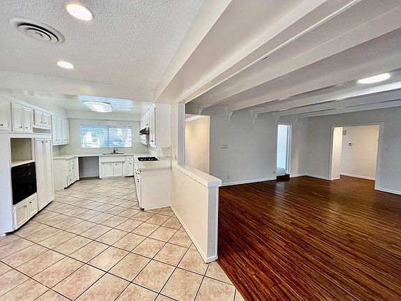 5th image of 1528 Prospect Ave