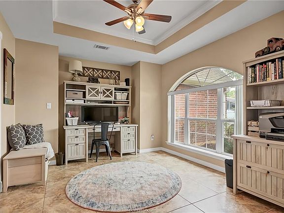 4th image of 1104 Oakhaven Cir