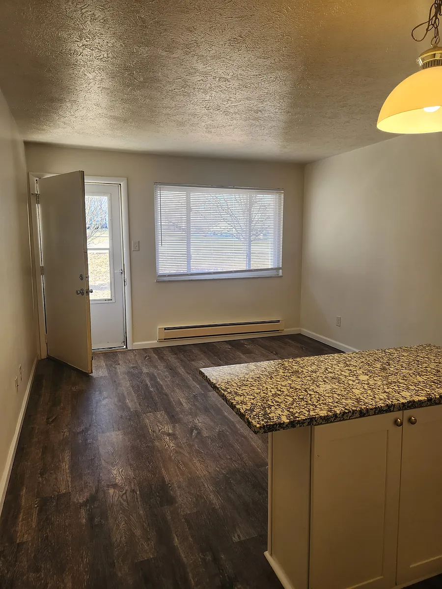 Building Photo - 1308 N Maple St