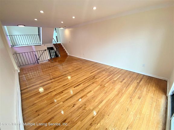 4th image of 14 Stanwich St