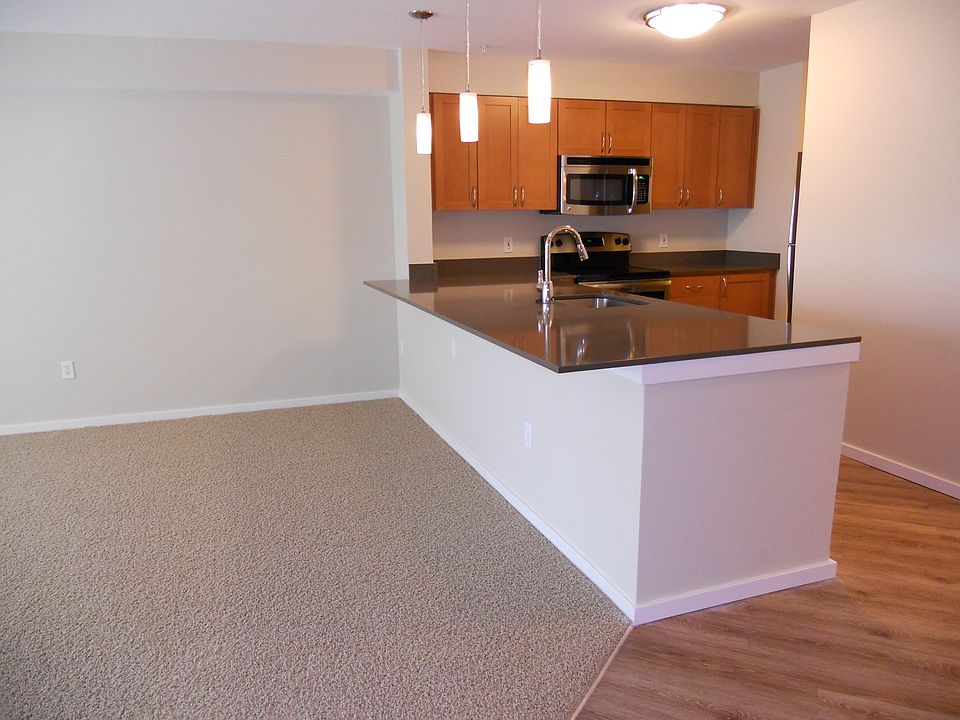 Expansive Quartz Countertops