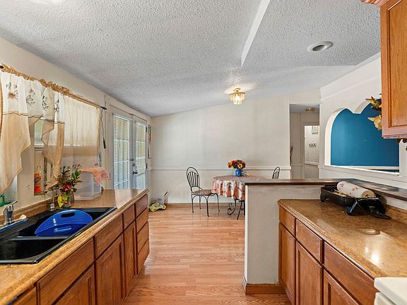 2nd image of 110 Belinda Ln