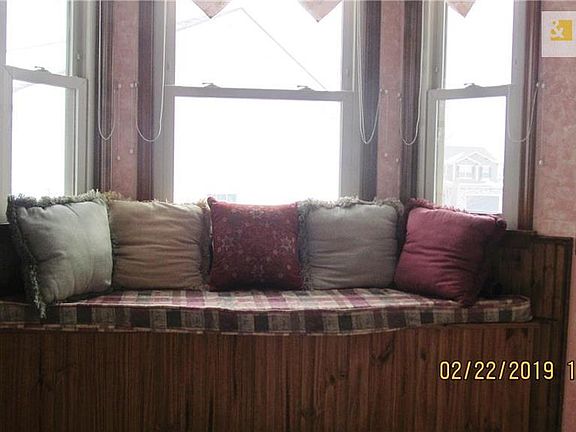 4th image of 806 NW Valley Woods Dr