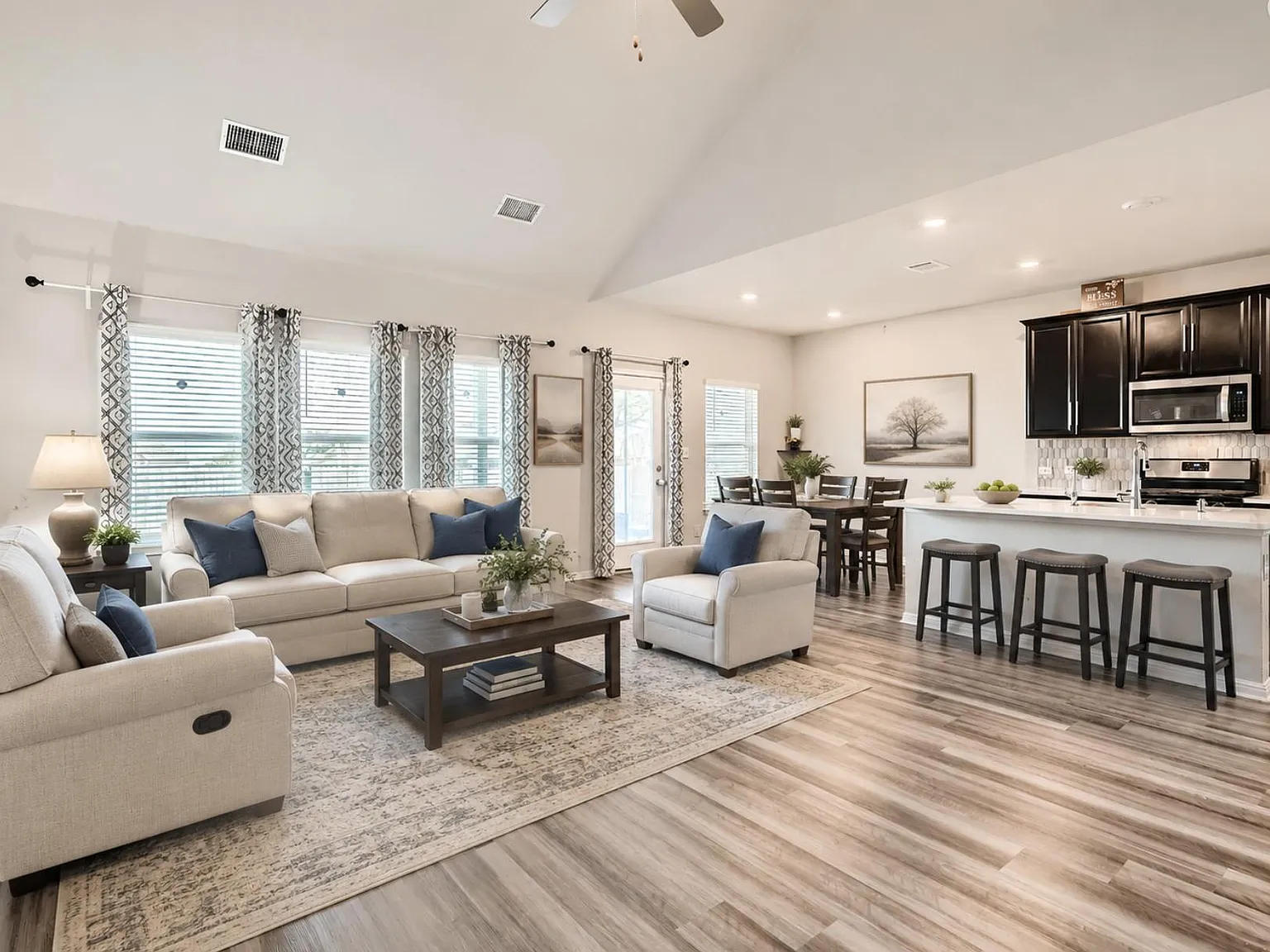 3 bed, 2.5 bath, 2515 sqft, $2,399 — Photo 4