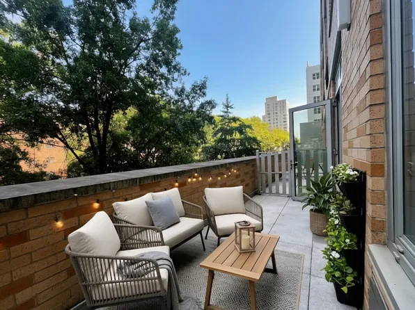 180 Myrtle Avenue image 1 of 15