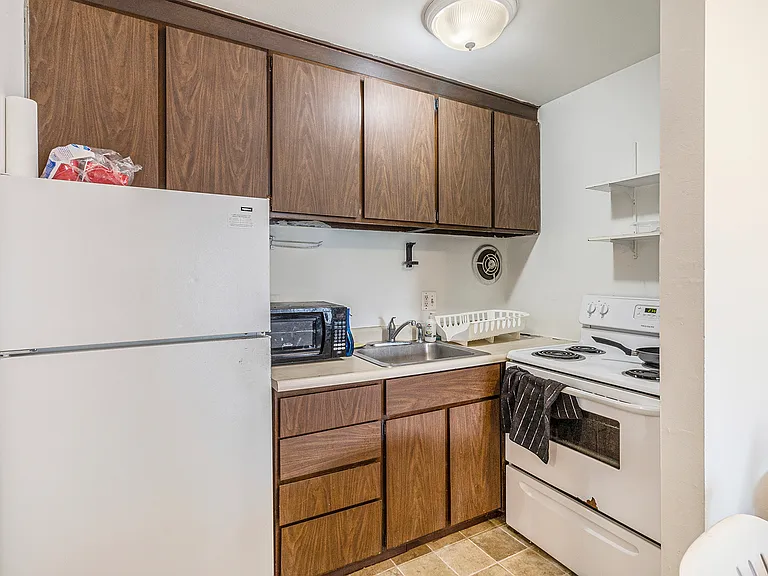 1327 Wilmot St #6 — Photo 6