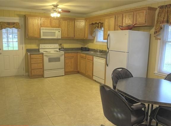 5th image of 111 Elk Ave